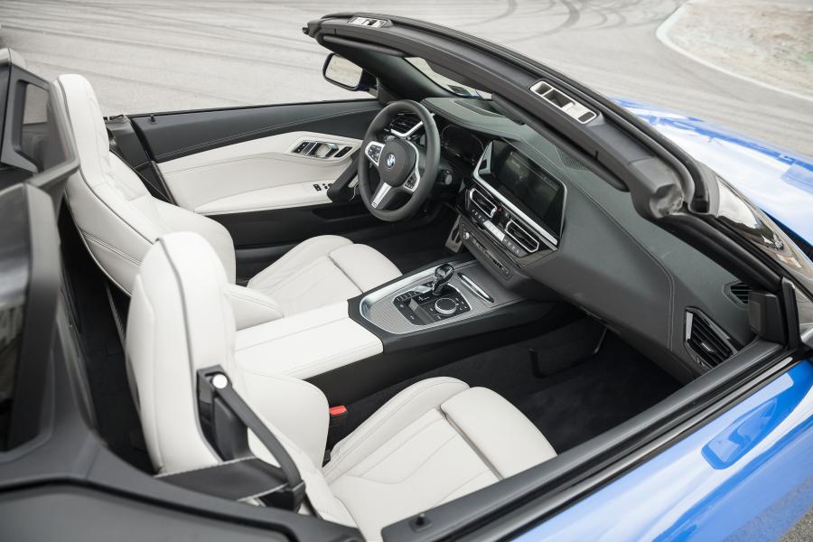 Интерьер BMW Z4 sDrive30i M Sport (G29) 2019 года  (NA) (фото 11 из 24)